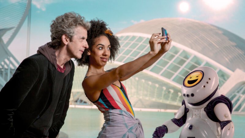 Pearl Mackie on Returning to Doctor Who: “It’s Such a Wonderful Thing, so I Wouldn’t Say No”